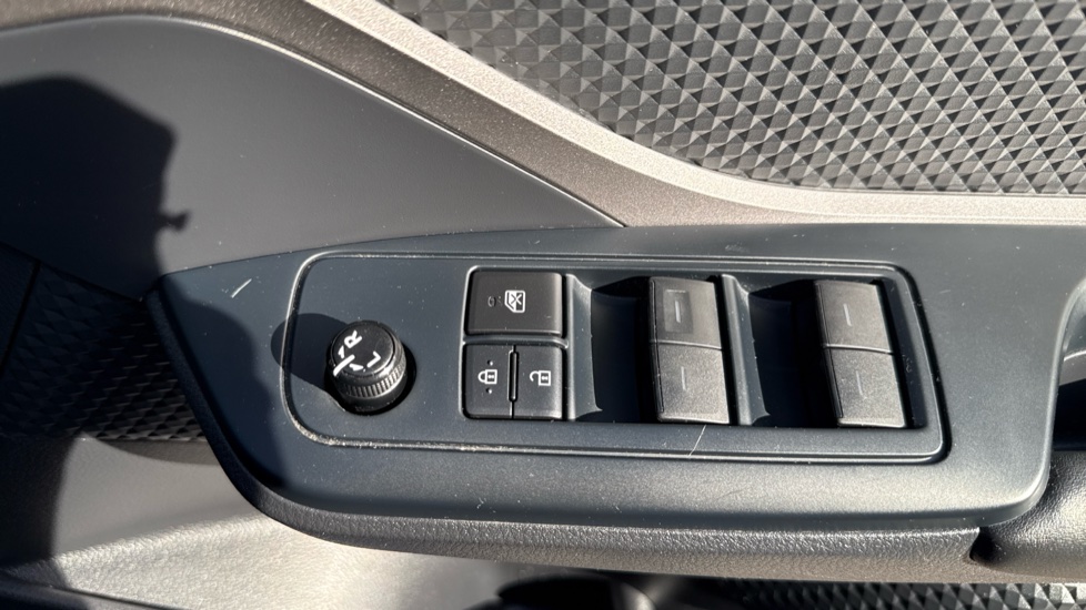 Toyota C-HR 1.8 Hybrid Icon 5dr CVT Hybrid Hatchback - Image 43