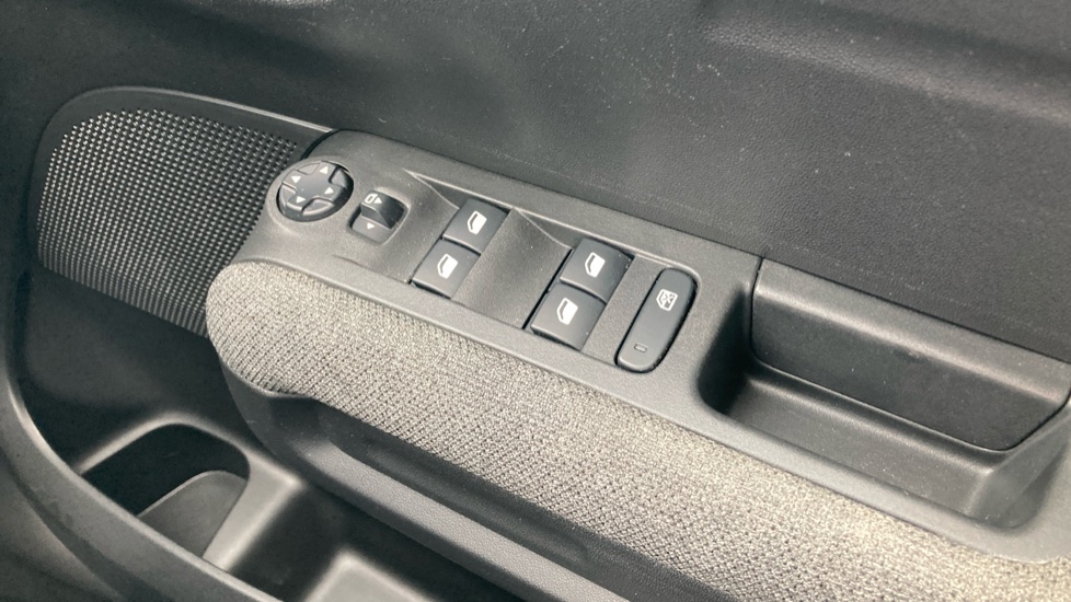 Citroen C3 Aircross 1.2 PureTech 110 C-Series 5dr Petrol Hatchback - Image 39