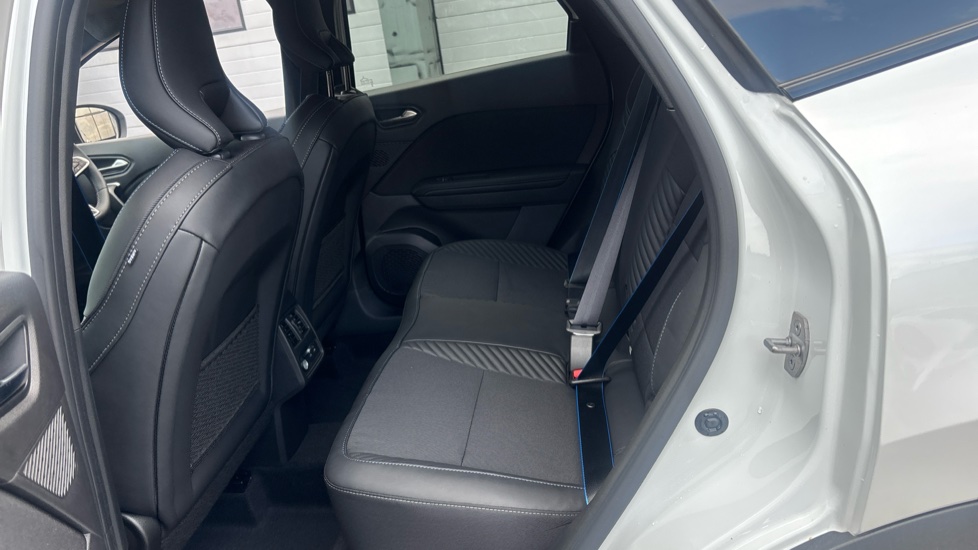 Renault Symbioz 1.3 TCe 140 Techno Esprit Alpine 5dr Petrol Estate - Image 16