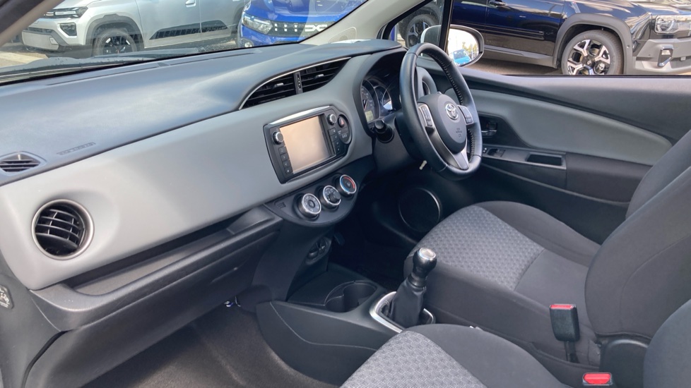 Toyota Yaris 1.0 VVT-i Icon 5dr Petrol Hatchback - Image 9