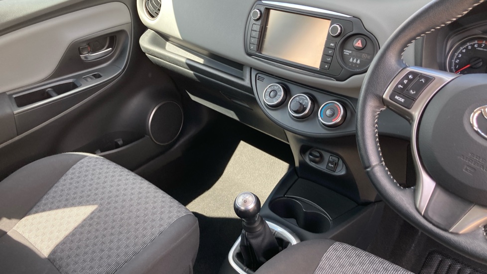 Toyota Yaris 1.0 VVT-i Icon 5dr Petrol Hatchback - Image 14