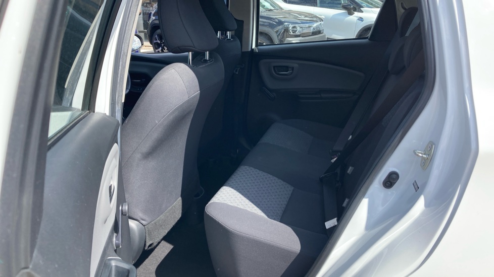 Toyota Yaris 1.0 VVT-i Icon 5dr Petrol Hatchback - Image 16