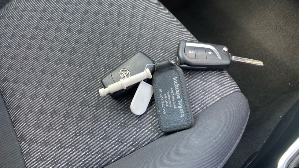 Toyota Yaris 1.0 VVT-i Icon 5dr Petrol Hatchback - Image 20