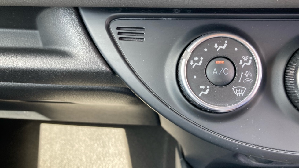 Toyota Yaris 1.0 VVT-i Icon 5dr Petrol Hatchback - Image 25