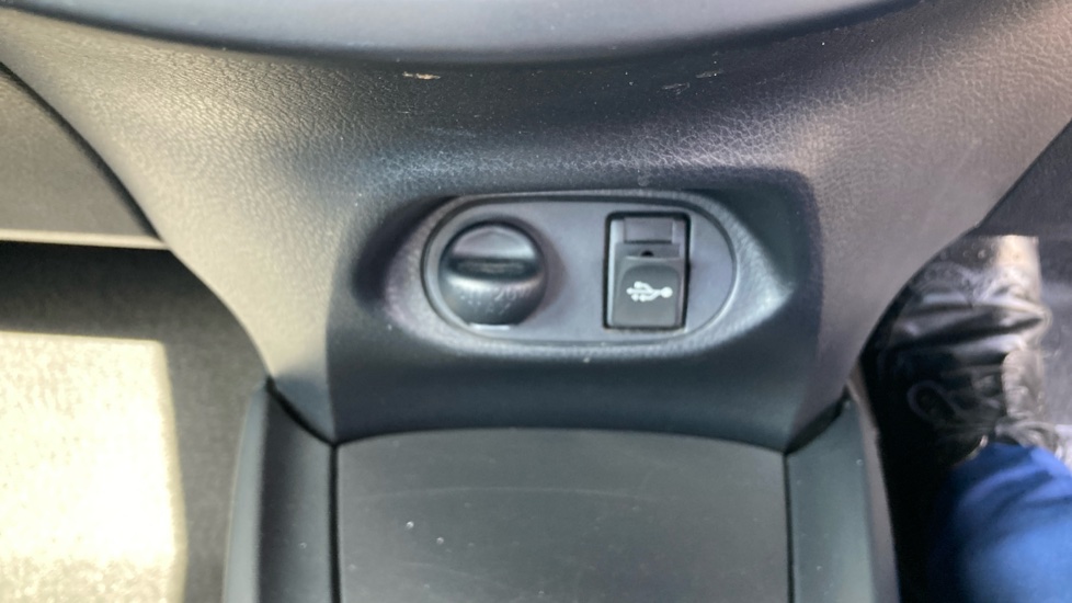 Toyota Yaris 1.0 VVT-i Icon 5dr Petrol Hatchback - Image 28