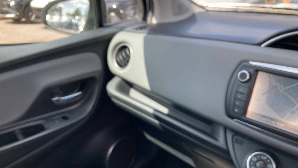 Toyota Yaris 1.0 VVT-i Icon 5dr Petrol Hatchback - Image 31