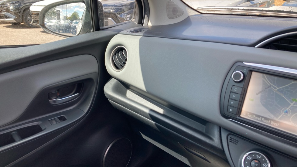 Toyota Yaris 1.0 VVT-i Icon 5dr Petrol Hatchback - Image 32