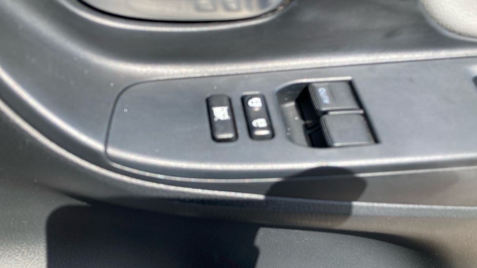Toyota Yaris 1.0 VVT-i Icon 5dr Petrol Hatchback - Image 33