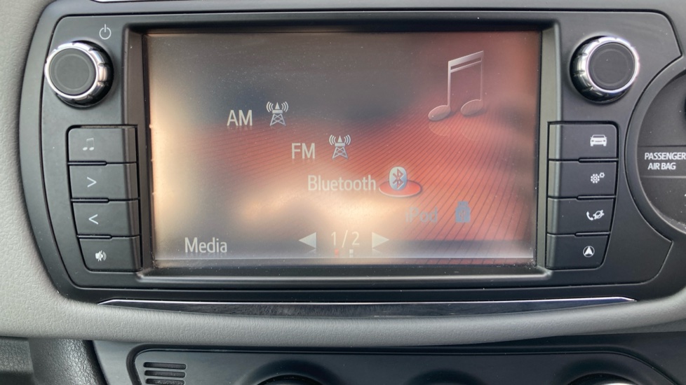 Toyota Yaris 1.0 VVT-i Icon 5dr Petrol Hatchback - Image 38