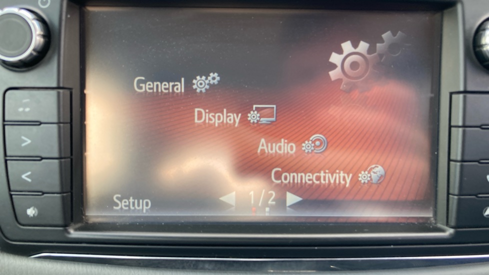 Toyota Yaris 1.0 VVT-i Icon 5dr Petrol Hatchback - Image 40