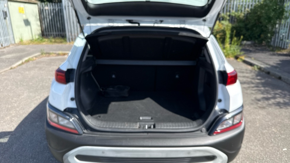 Hyundai KONA 1.0 TGDi 48V MHEV SE Connect 5dr Petrol Hatchback - Image 4