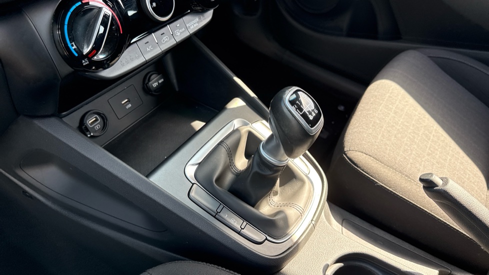 Hyundai KONA 1.0 TGDi 48V MHEV SE Connect 5dr Petrol Hatchback - Image 13