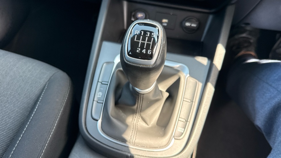 Hyundai KONA 1.0 TGDi 48V MHEV SE Connect 5dr Petrol Hatchback - Image 22