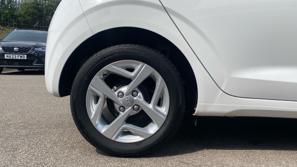 Hyundai i10 1.0 MPi SE Connect 5dr Petrol Hatchback - Image 7