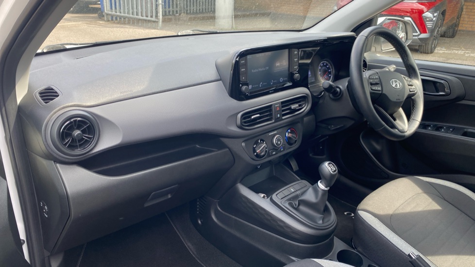 Hyundai i10 1.0 MPi SE Connect 5dr Petrol Hatchback - Image 9