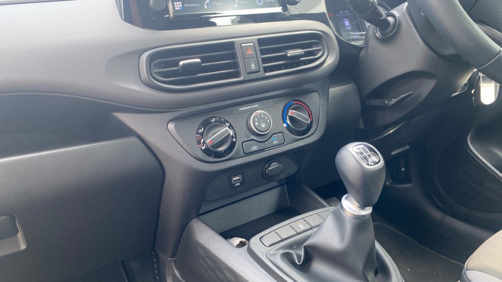 Hyundai i10 1.0 MPi SE Connect 5dr Petrol Hatchback - Image 13