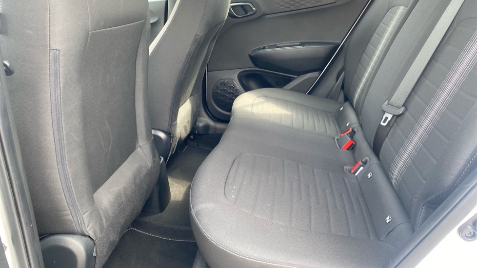 Hyundai i10 1.0 MPi SE Connect 5dr Petrol Hatchback - Image 16