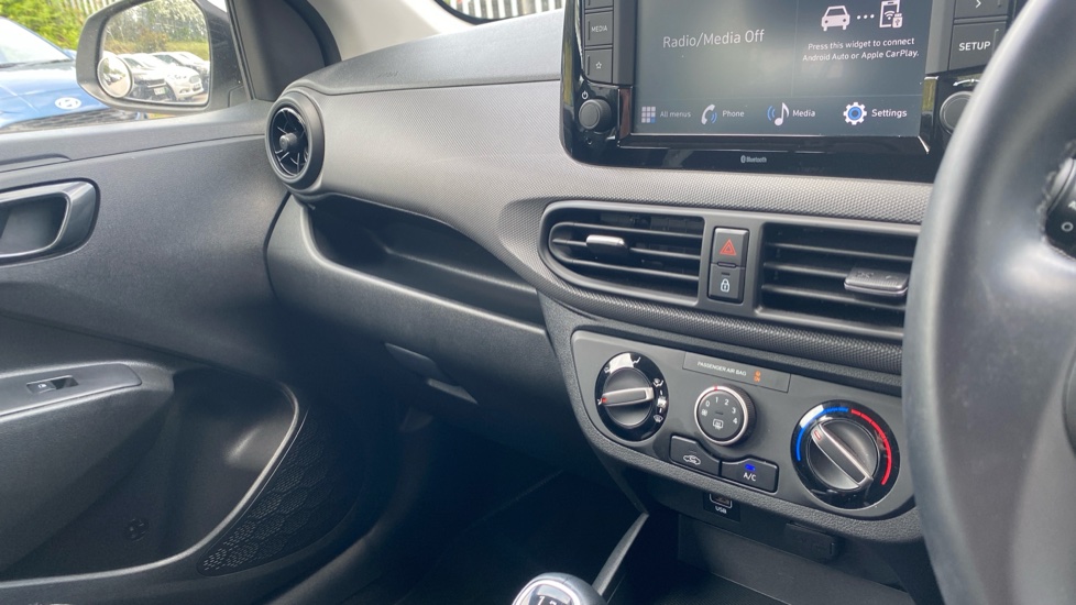 Hyundai i10 1.0 MPi SE Connect 5dr Petrol Hatchback - Image 22