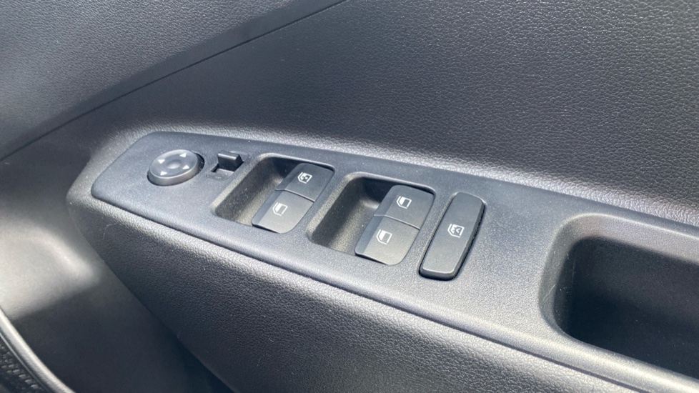 Hyundai i10 1.0 MPi SE Connect 5dr Petrol Hatchback - Image 23