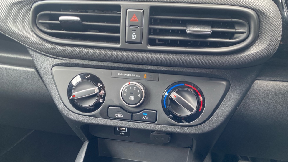 Hyundai i10 1.0 MPi SE Connect 5dr Petrol Hatchback - Image 28