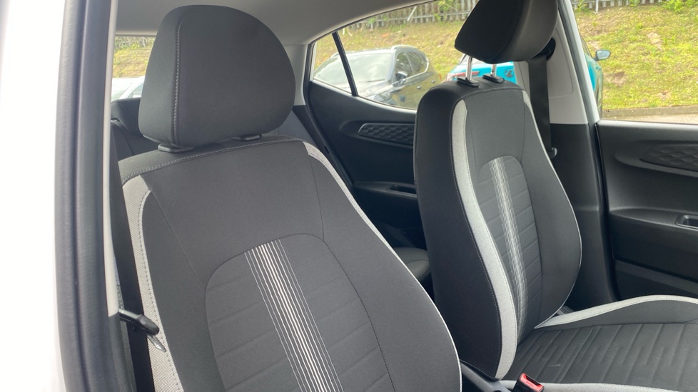 Hyundai i10 1.0 MPi SE Connect 5dr Petrol Hatchback - Image 33