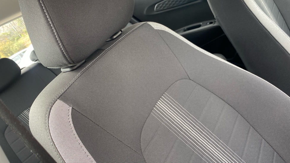 Hyundai i10 1.0 MPi SE Connect 5dr Petrol Hatchback - Image 34