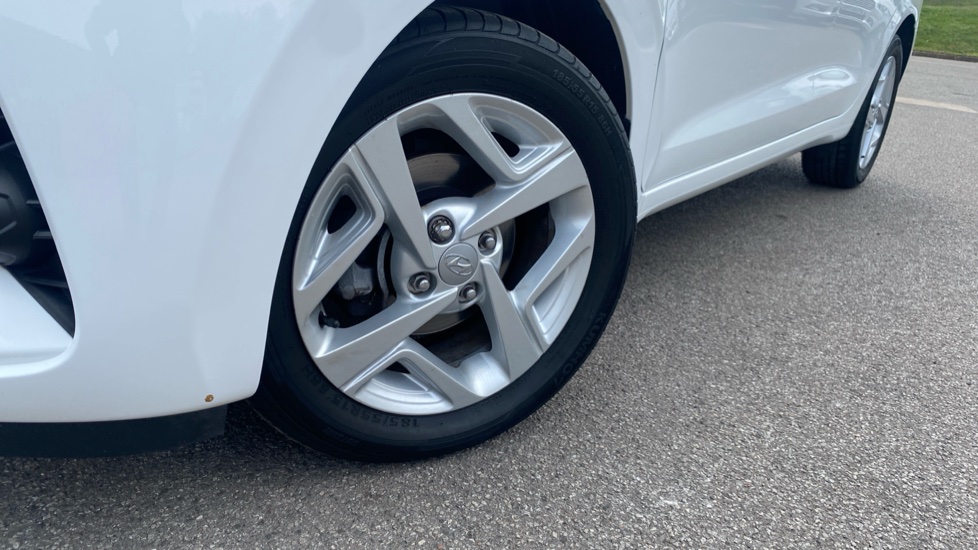 Hyundai i10 1.0 MPi SE Connect 5dr Petrol Hatchback - Image 38