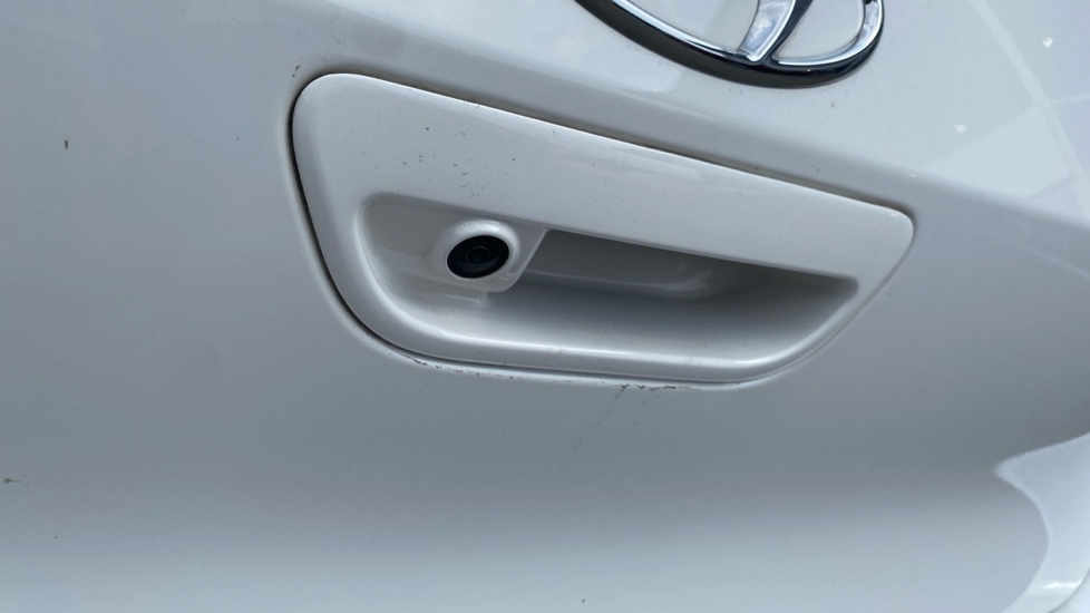 Hyundai i10 1.0 MPi SE Connect 5dr Petrol Hatchback - Image 40