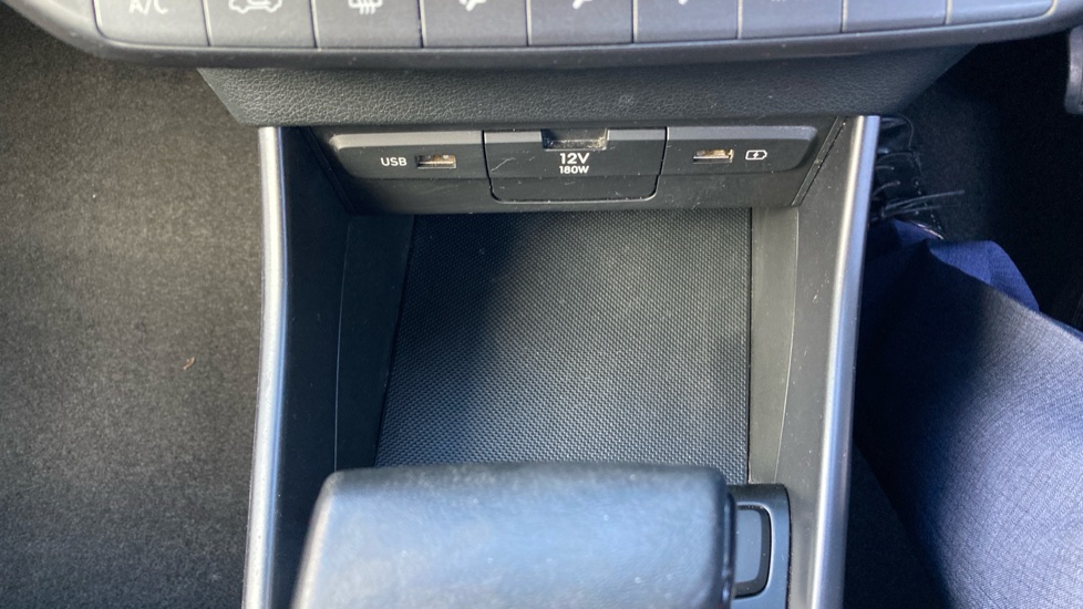 Hyundai i20 1.0T GDi 48V MHD Premium 5dr DCT Petrol Hatchback - Image 33
