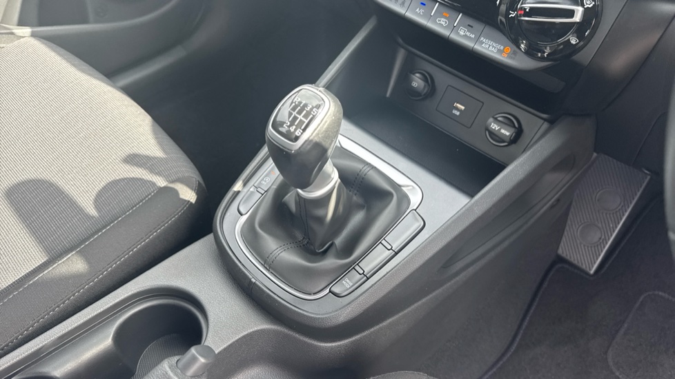 Hyundai KONA 1.0 TGDi 48V MHEV SE Connect 5dr Petrol Hatchback - Image 13