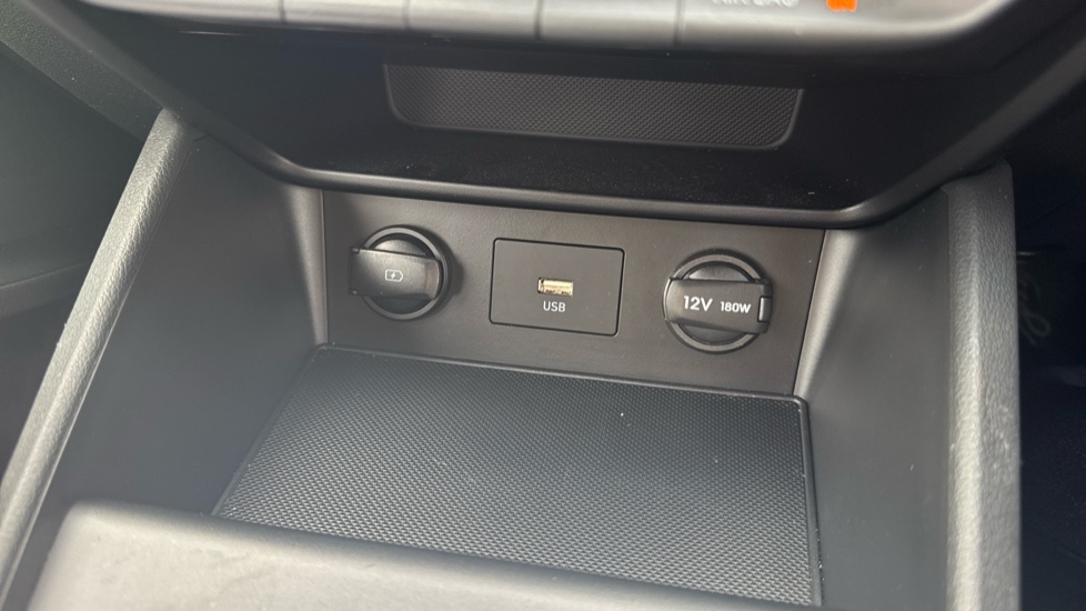 Hyundai KONA 1.0 TGDi 48V MHEV SE Connect 5dr Petrol Hatchback - Image 30