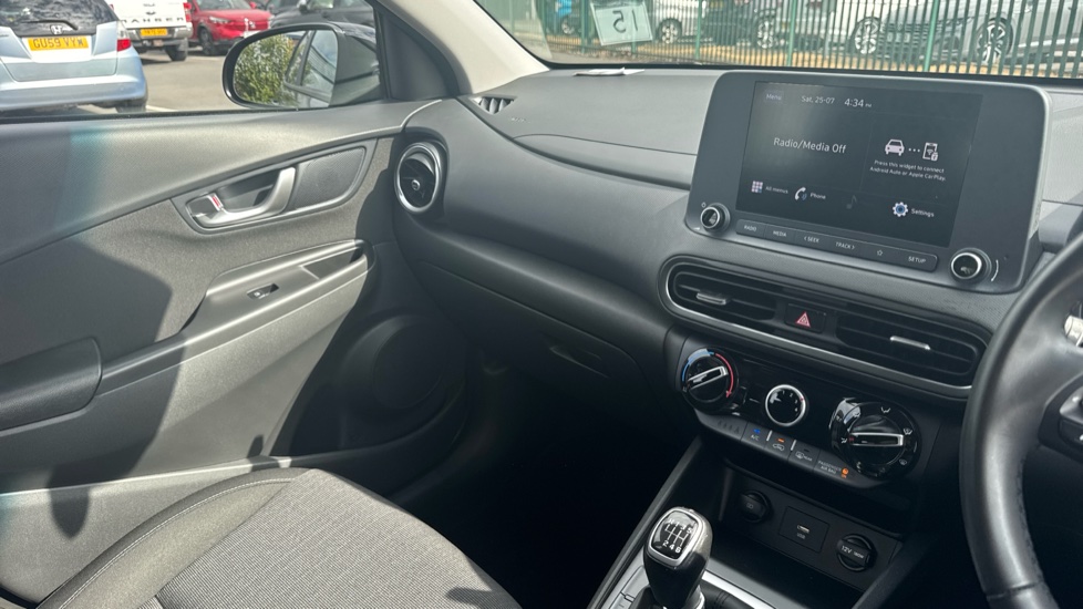 Hyundai KONA 1.0 TGDi 48V MHEV SE Connect 5dr Petrol Hatchback - Image 32