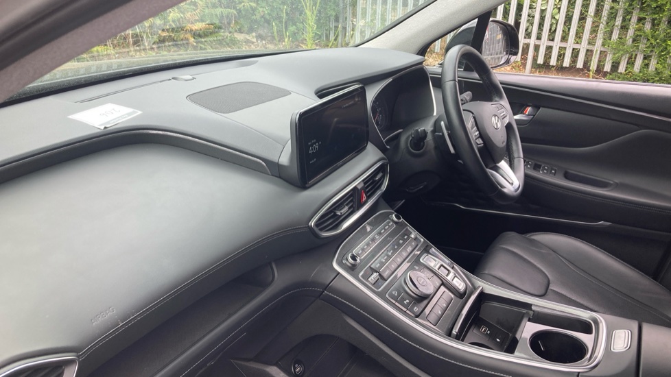 Hyundai SANTA FE 1.6 TGDi Plug-in Hybrid Premium 5dr 4WD Auto Estate - Image 9