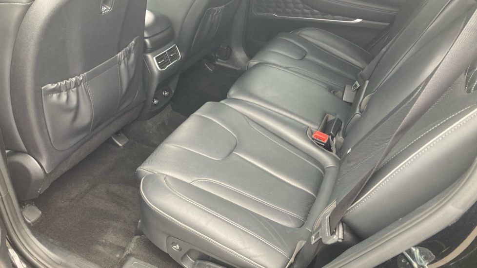 Hyundai SANTA FE 1.6 TGDi Plug-in Hybrid Premium 5dr 4WD Auto Estate - Image 16