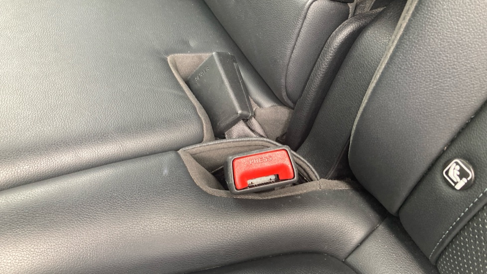 Hyundai SANTA FE 1.6 TGDi Plug-in Hybrid Premium 5dr 4WD Auto Estate - Image 17