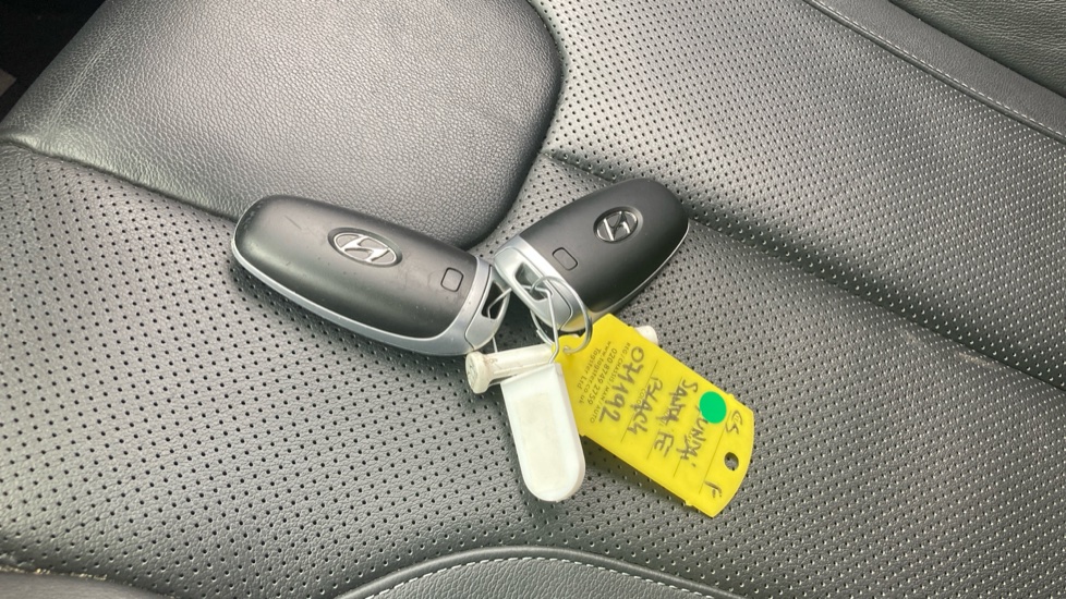 Hyundai SANTA FE 1.6 TGDi Plug-in Hybrid Premium 5dr 4WD Auto Estate - Image 20