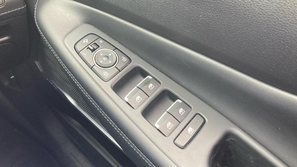 Hyundai SANTA FE 1.6 TGDi Plug-in Hybrid Premium 5dr 4WD Auto Estate - Image 24