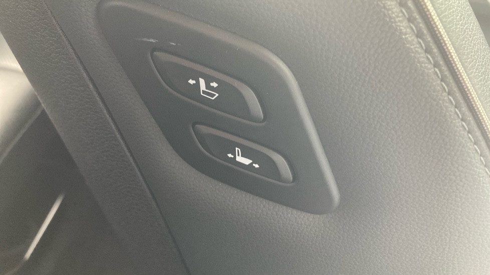Hyundai SANTA FE 1.6 TGDi Plug-in Hybrid Premium 5dr 4WD Auto Estate - Image 30