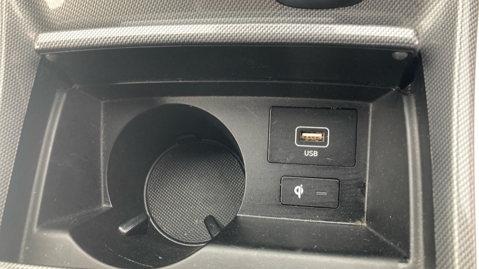 Hyundai SANTA FE 1.6 TGDi Plug-in Hybrid Premium 5dr 4WD Auto Estate - Image 33