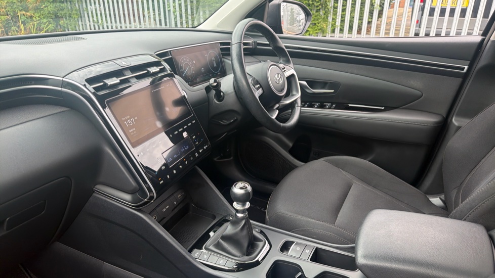 Hyundai TUCSON 1.6 TGDi Premium 5dr 2WD Petrol Estate - Image 9