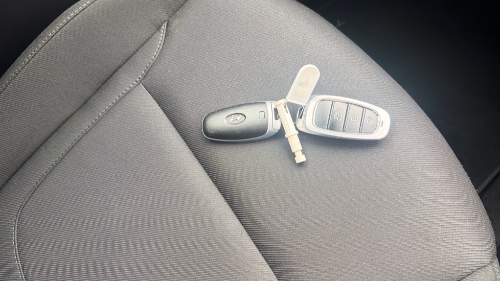 Hyundai TUCSON 1.6 TGDi Premium 5dr 2WD Petrol Estate - Image 20