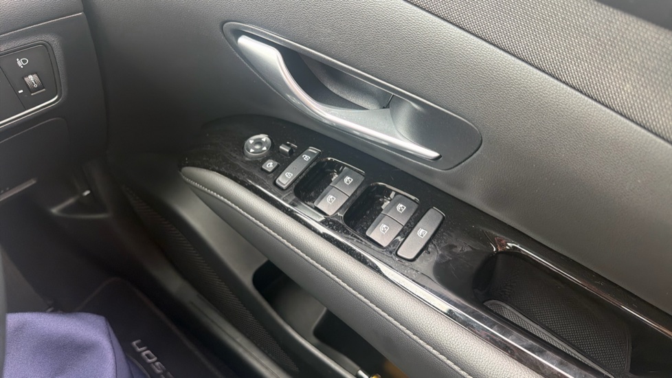 Hyundai TUCSON 1.6 TGDi Premium 5dr 2WD Petrol Estate - Image 27