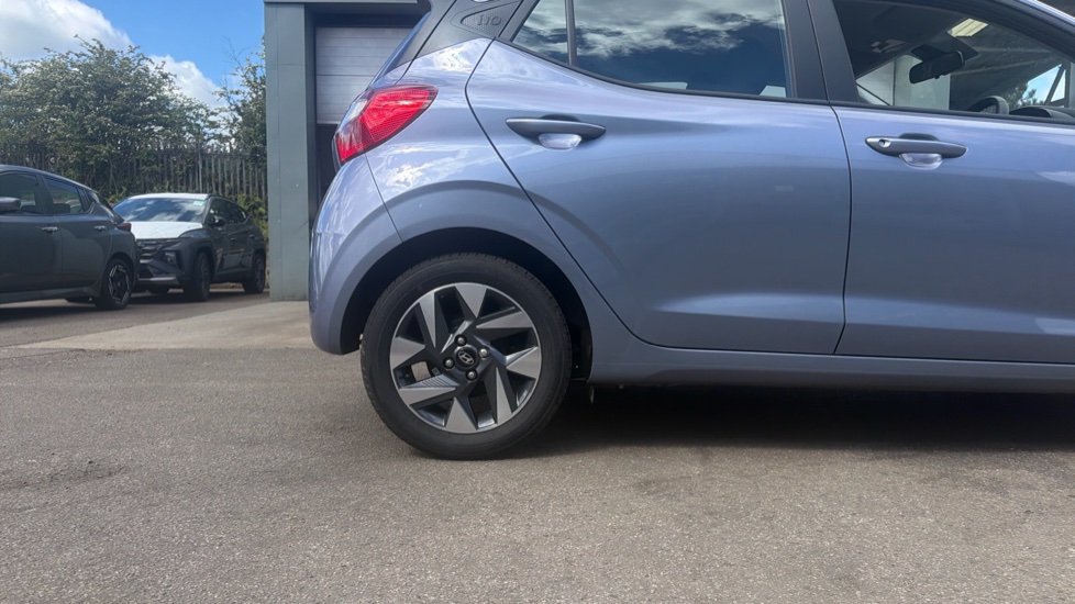 Hyundai i10 1.0 [63] Advance 5dr [Nav] Petrol Hatchback - Image 7