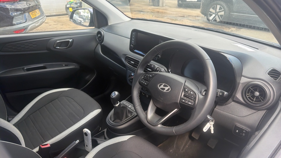 Hyundai i10 1.0 [63] Advance 5dr [Nav] Petrol Hatchback - Image 11