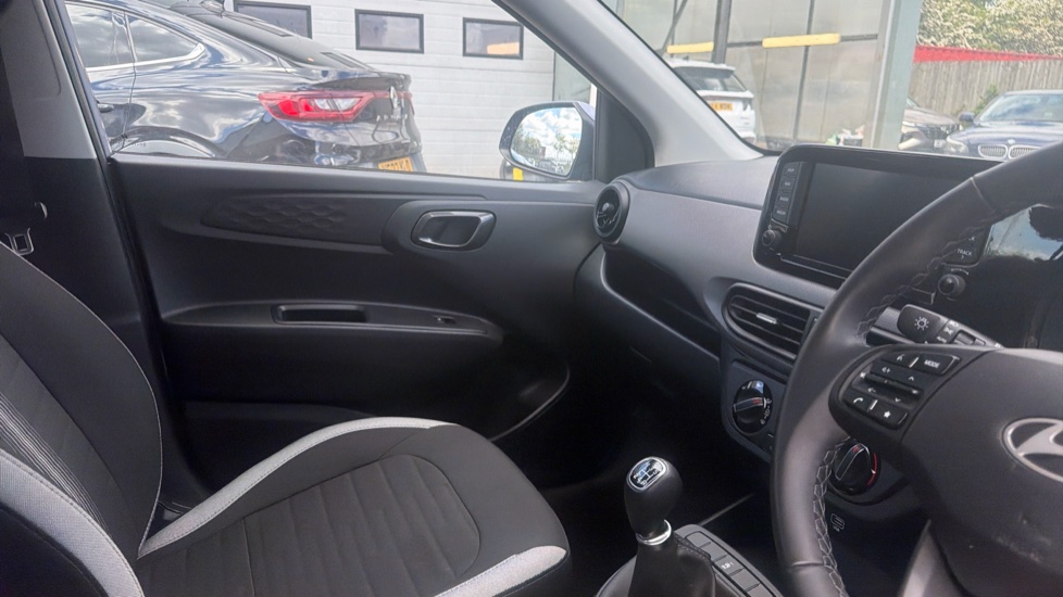 Hyundai i10 1.0 [63] Advance 5dr [Nav] Petrol Hatchback - Image 14