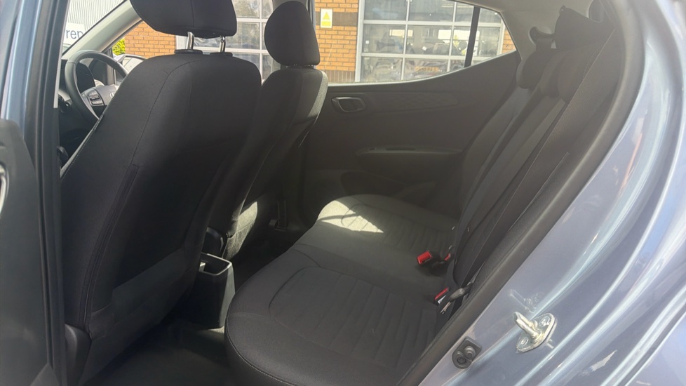 Hyundai i10 1.0 [63] Advance 5dr [Nav] Petrol Hatchback - Image 16