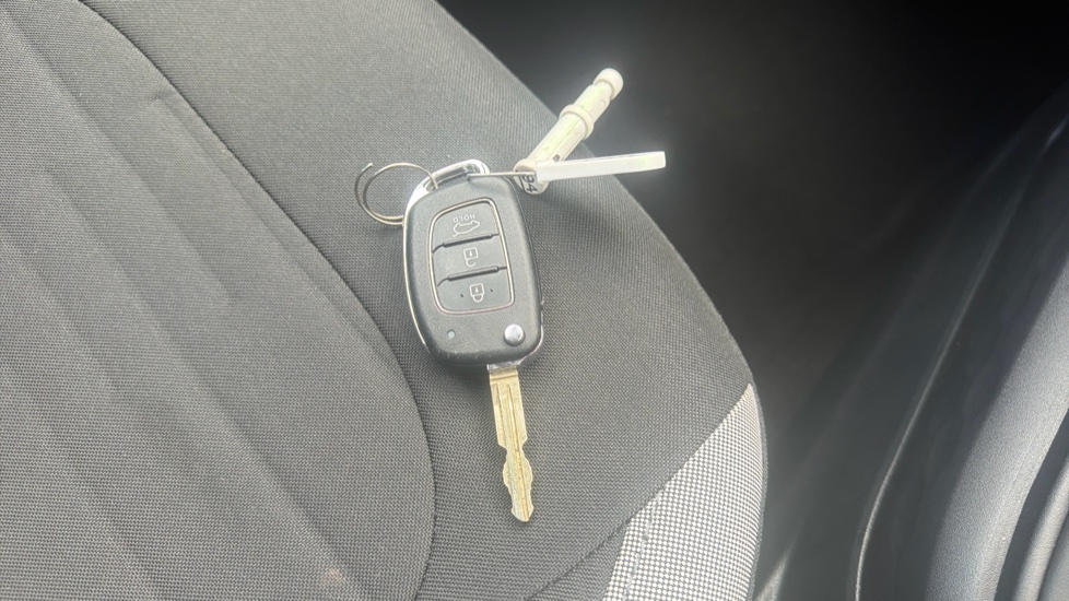 Hyundai i10 1.0 [63] Advance 5dr [Nav] Petrol Hatchback - Image 20