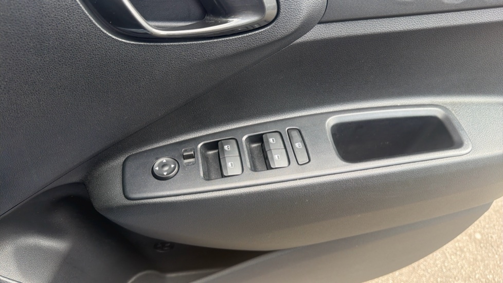 Hyundai i10 1.0 [63] Advance 5dr [Nav] Petrol Hatchback - Image 23