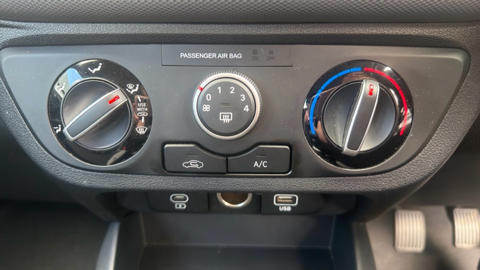 Hyundai i10 1.0 [63] Advance 5dr [Nav] Petrol Hatchback - Image 30