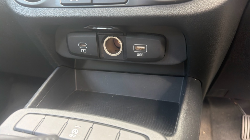 Hyundai i10 1.0 [63] Advance 5dr [Nav] Petrol Hatchback - Image 31